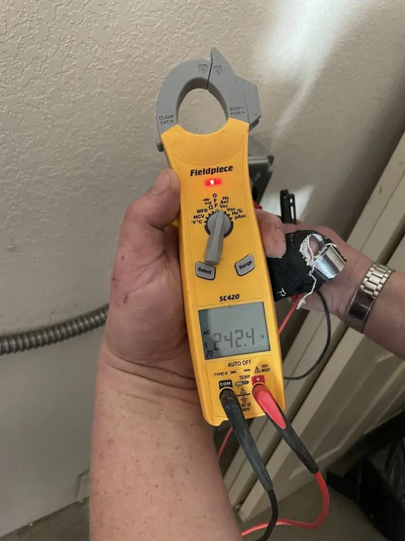 Voltage testing with clamp meter during Aluminum Wiring Replacement in Chestnuthill